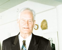 Kuva 1619 Inkeril�isten sivistyss��ti�n pj. Leino Hassinen Inkerikodissa 1999.