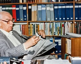 Kuva 1632 Inkeril�isten sivistyss��ti�n hallintoneuvoston j�sen vv. 1979 ? 1997 , vpj. vv. 1987 ? 1989 , pj. vv. 1990 ? 1997 akateemikko Pertti Virtaranta 75 v. 1993.