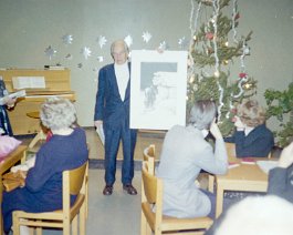 Kuva 317 Inkerilisten yhdistyksen Helsingin paikallisosaston pikkujoulujuhla Agricolan seurakuntasalissa 16.12.1979