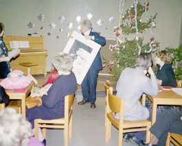 Kuva 318 Inkerilisten yhdistyksen Helsingin paikallisosaston pikkujoulujuhla Agricolan seurakuntasalissa 16.12.1979