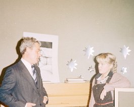 Kuva 324 Inkerilisten yhdistyksen Helsingin paikallisosaston pikkujoulujuhla Agricolan seurakuntasalissa 16.12.1979