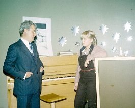 Kuva 325 Inkerilisten yhdistyksen Helsingin paikallisosaston pikkujoulujuhla Agricolan seurakuntasalissa 16.12.1979