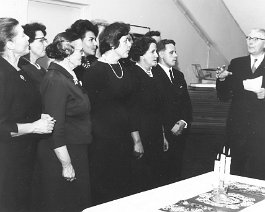 Kuva 353 Lausuntakuoro, johtaa Antti Kekki. 1963?